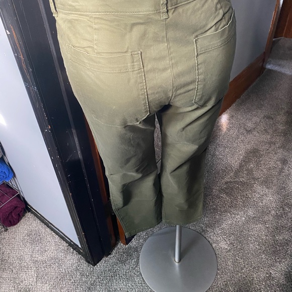 Capris - Picture 2 of 3